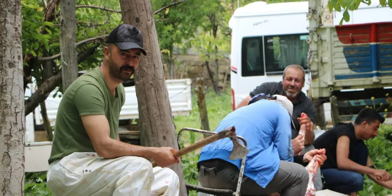 100 yıllık gelenek bozulmadı: 200 haneye dağıtıldı