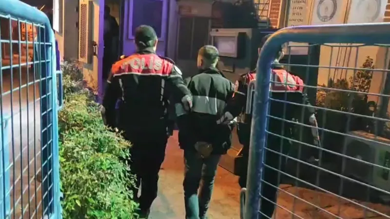 İzmir'de Şok! 11 Yıl Cezası Olan Suç Makinesi Yakalandı!