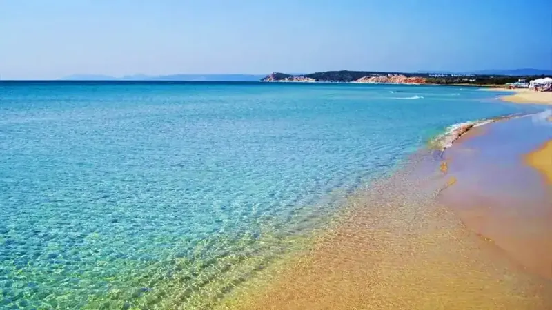 Adını ışıl ışıl parlayan kumlarından alıyor: Berrak ve serin suyu ile İzmir'in en güzel plajlarından biri