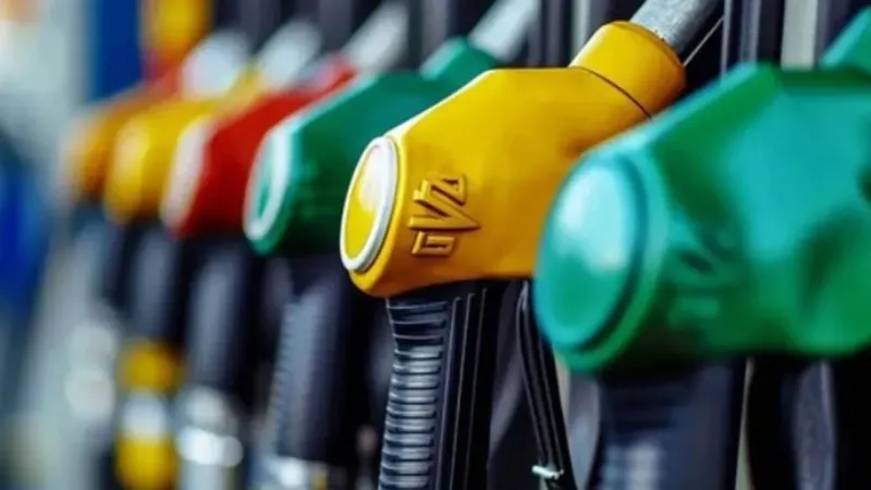 Akaryakıt tabelaları yarın değişecek: Benzine indirim geliyor