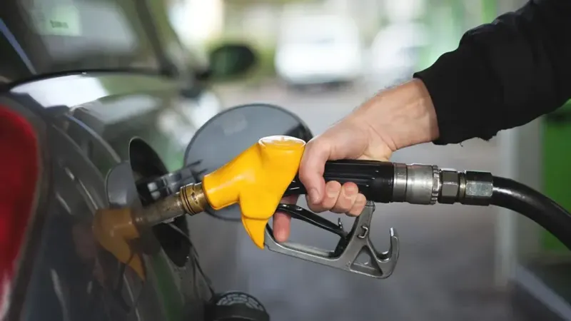 Akaryakıtta bu kez indirim var: Motorin fiyatları düşecek!