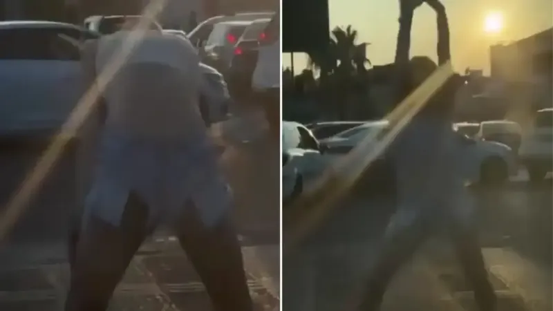 Alaçatı'da Şok Anlar: Genç Kadın Trafiği Durdurup Dans Etti!