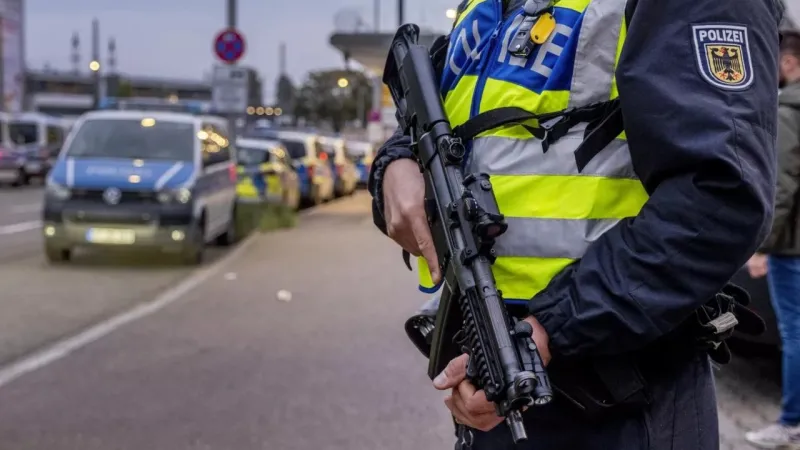 Almanya'da arka arkaya patlama sesi duyuldu: 1 kişi hayatını kaybetti