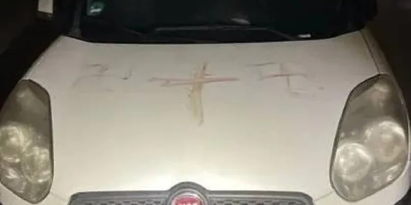 Almanya’da gamalı haç skandalı: 50’ye yakın araç ve ev insan kanıyla işaretlendi