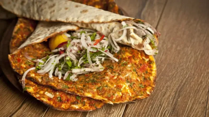 Altın kaplama mı bu? Bodrum’da lahmacun fiyatı dudak uçuklattı