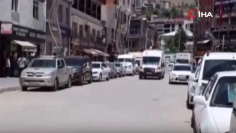 Asgari araç kaza yaptı: Faciadan dönüldü!