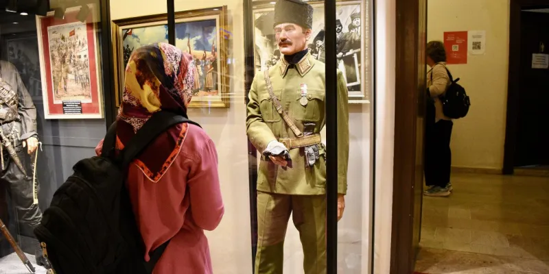 Atatürk'ün Üniforması Göz Kamaştırdı! Samsun'da Tarihi Anlar