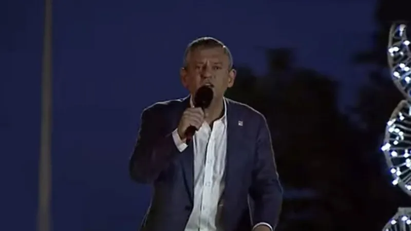Avcılar mitinginde siyasi gerilim: Özgür Özel'den Erdoğan’a sert tepki