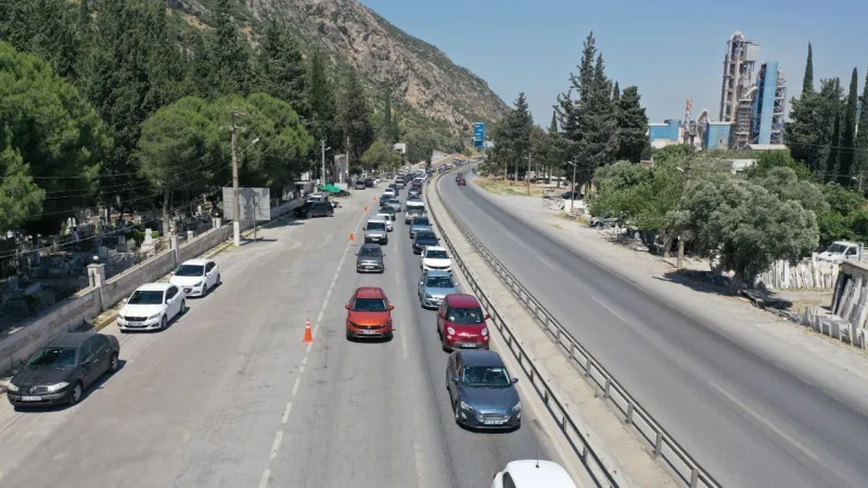 Aydın-Söke yolu kitlendi: Trafikte uzun kuyruklar oluştu