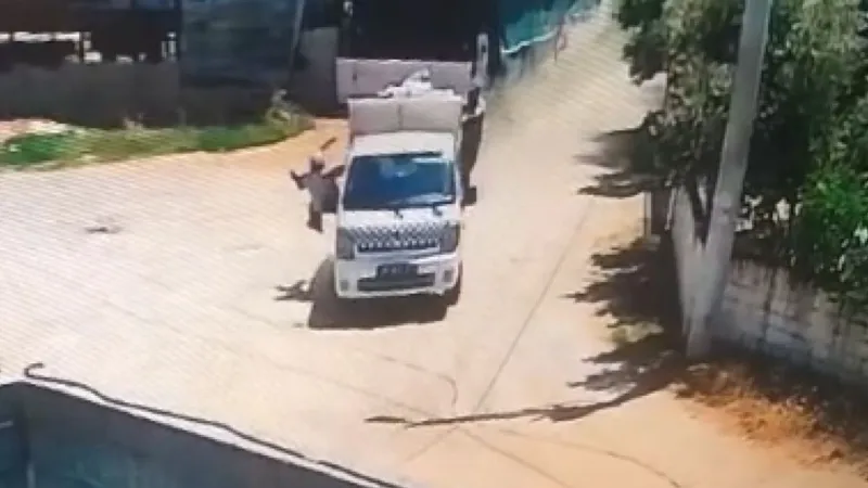 Aydın'da belediye işçisi hayatını kaybetti: Çöp kamyonundan düşmüştü