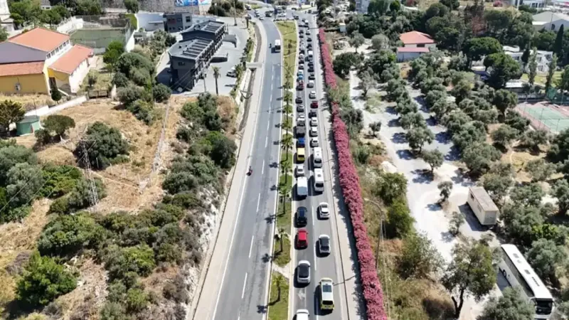 Aydın'ın turizm cennetine akın: 24 saatte 60 bin araç girdi