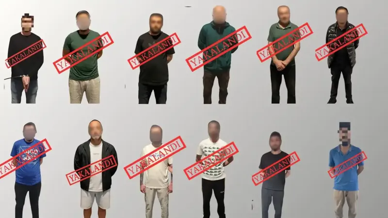 Bakan bu fotoğrafla duyurdu: Kırmızı bültenle aranan 12 suçlu artık Türkiye'de