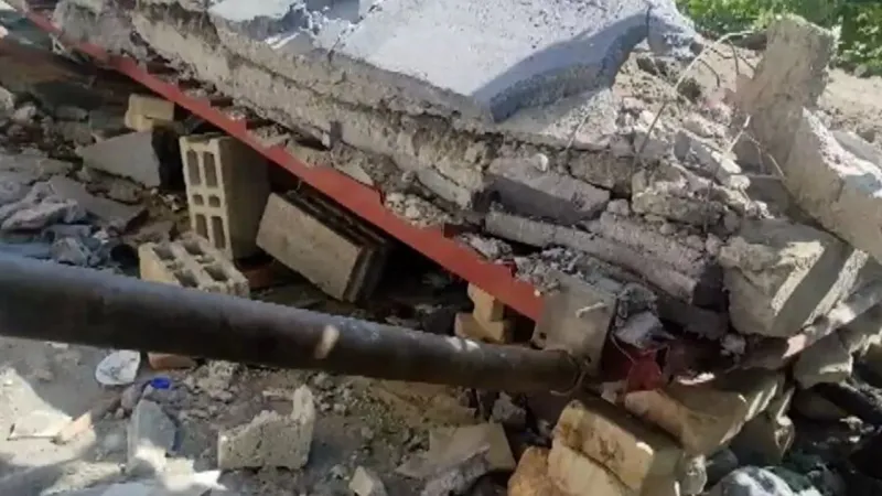 Balkon bir anda çöktü! Ölü ve yaralılar var