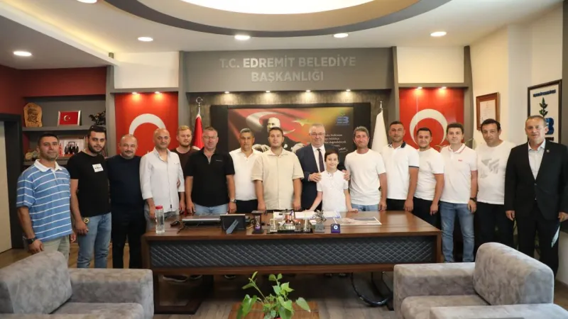 Başkan Ertaş, Edremitlilerle buluştu: Bayramlaşma programına yoğun ilgi