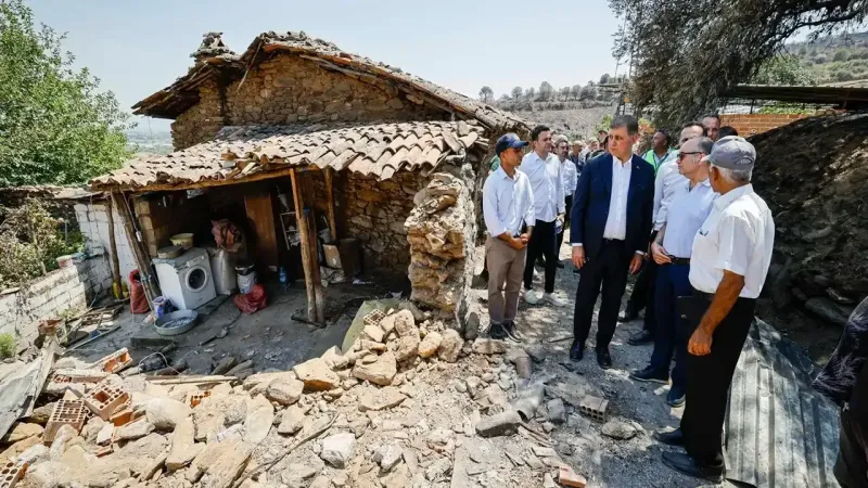 Başkan Tugay duyurdu: Yangında zarar gören köylerden su faturası alınmayacak