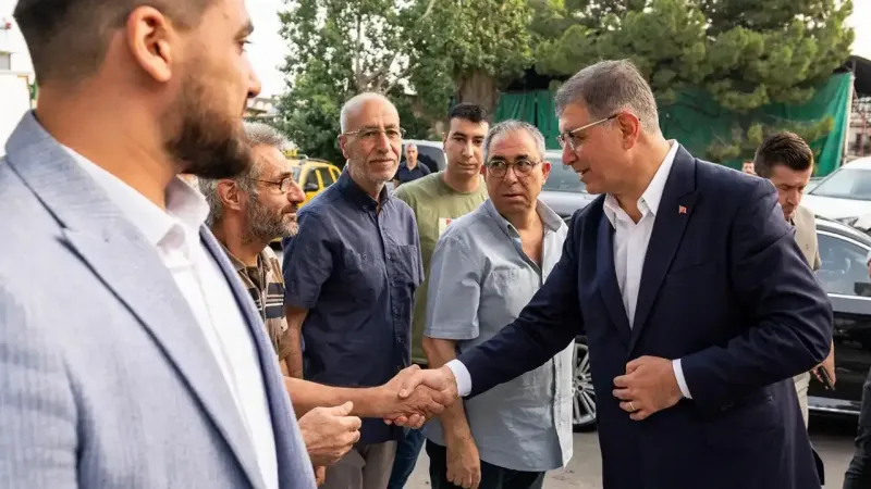 Başkan Tugay, İzmirlilerin bayramını kutladı