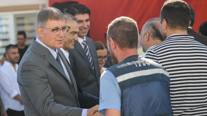 Başkan Tugay'dan İZSU'ya ziyaret: Emekçilerle buluştu, bayramlarını kutladı
