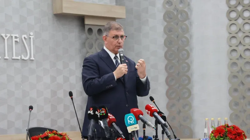 Başkan Tugay’dan sendikaya rest: Belediyeyi önünüzde diz çöktürmeyeceğiz