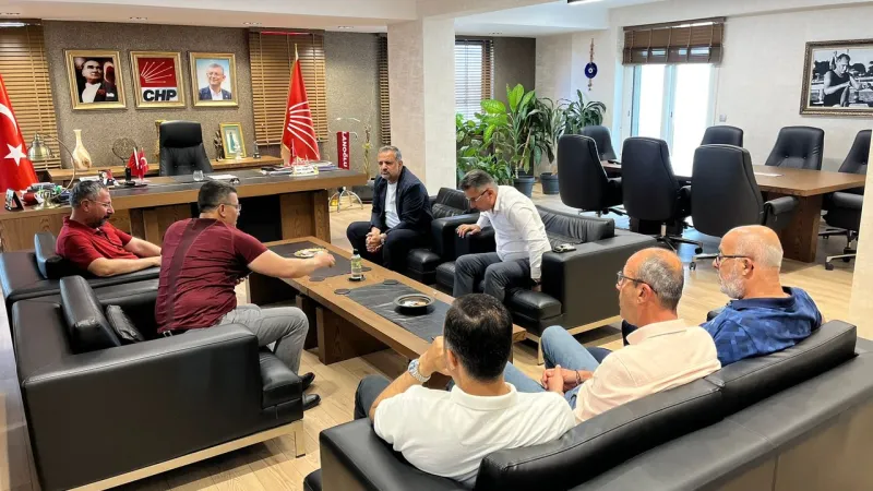 Başkan Tugay’ın işçi çıkarma açıklamasının ardından sendikadan CHP’ye ziyaret