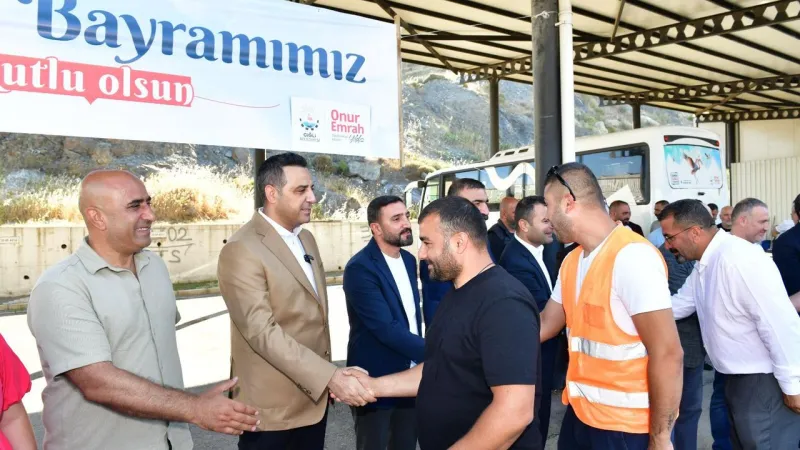 Başkan Yıldız emekçilerle buluştu: Hem bayramlaştı, hem dayanışma mesajı verdi