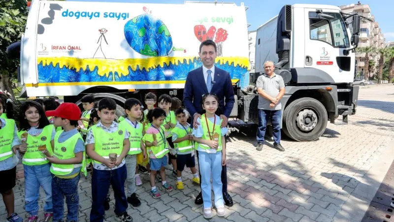 Bayraklı'da Minik Ellerden Çevre Şöleni: Çöp Kamyonları Resim Sergisine Dönüştü!