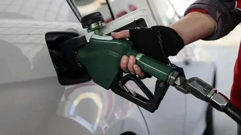 Benzine indirim geliyor: Yeni fiyat belli oldu