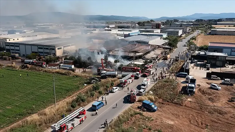 Bir dayanışma örneği: İzmir'in kül olan fabrikası yeniden ayağa kalktı