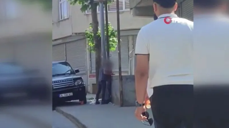 İstanbul'da Şok Eden Görüntüler: Kadına Şiddete Seyirci Kaldılar!