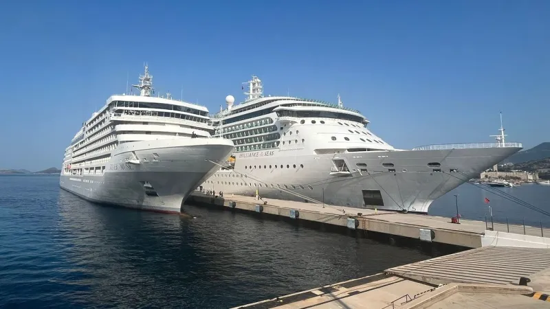 Bodrum turistle doldu: İki kruvaziyer limana yanaştı!