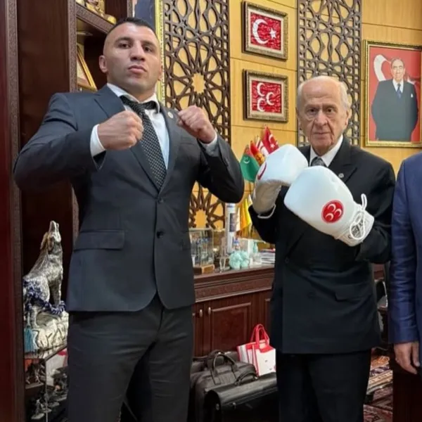 Bahçeli'den Boksör Yıldırım'a Özel Kabul! O Hediye Dikkat Çekti
