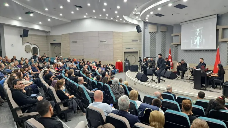 Bornova'dan Atatürk'e Duygu Dolu Anma! O Şarkılar Söylendi