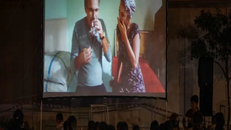 Bornova'da Nostalji Rüzgarı! Mahalleler Sinema Keyfiyle Coştu