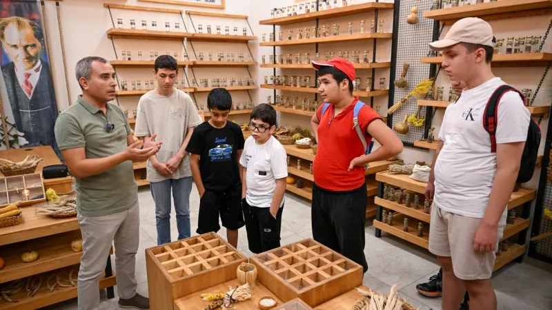 Bornova'da tohumlar umuda dönüşecek: Özel çocuklar üretime ilk adımlarını attı