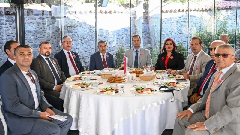 Bornova'dan Türkiye'ye Model: Muhtarlar İçin Akademi Seferberliği!