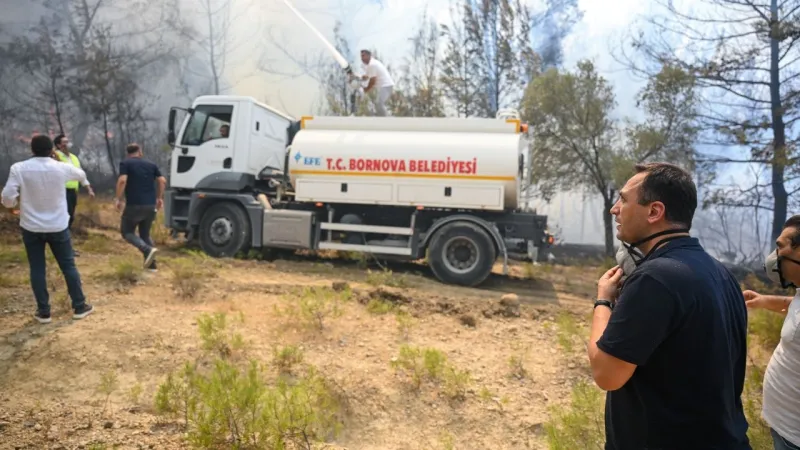 Bornova'dan yangına karşı seferberlik: 200 kişilik ekip sahadaydı