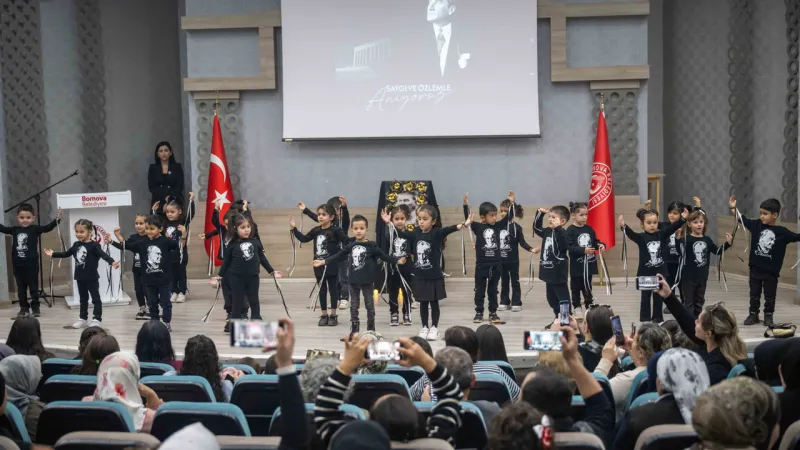 Bornovalı çocuklardan Ata'ya duygusal anma