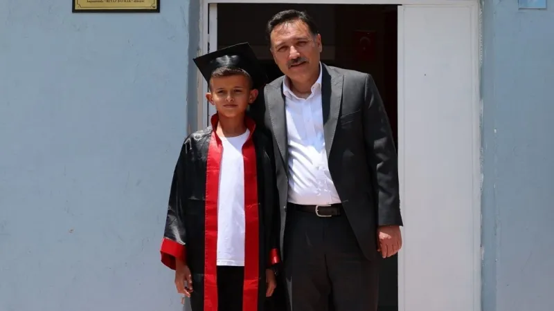 Böylesi ne görüldü ne duyuldu: Sınıfta sadece bir kişi mezun oldu