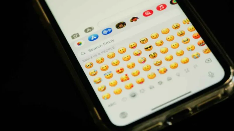 Emoji Yaşınızı Ele Veriyor! Hangi Emojiler Demode Oldu?