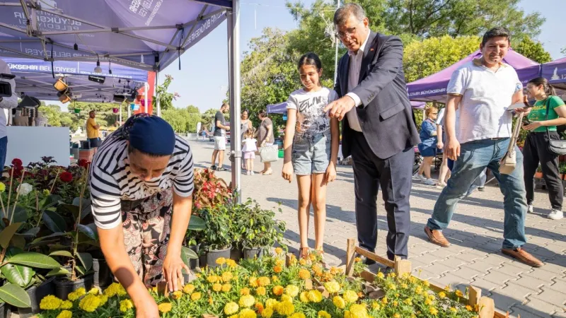 İzmir'de İlk! Kültürpark'ta Babalar Günü Çiçek Festivali Sürprizi