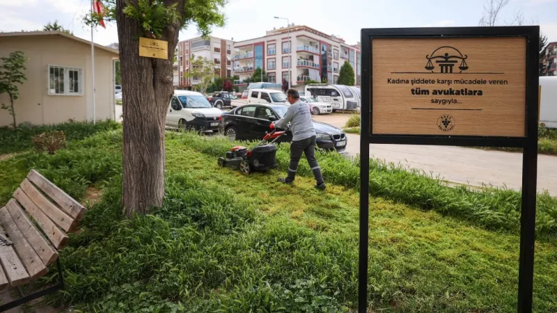 Buca'da adaletin yeni simgesi: Tüm avukatlara adandı