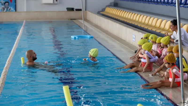 Buca’da miniklere müjde: Ücretsiz yüzme dersleri başladı