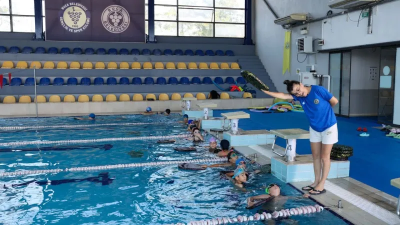 Buca’da yüzme seferberliği: 1 ayda 500 çocuk havuzla buluştu