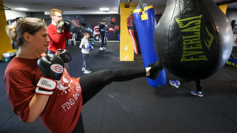 Buca'da Kadınlara Kick Boks Dersi: Kendini Koru, Güçlen!
