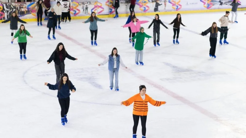 İzmir'de Buz Pateni Şöleni! Ücretsiz Kurslara Yoğun İlgi