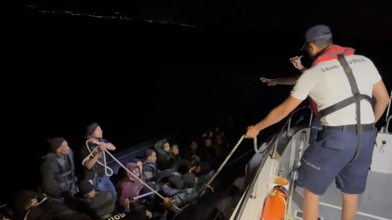 Çeşme açıklarında korku dolu anlar: Motoru arıza yapan bottan kurtarıldılar