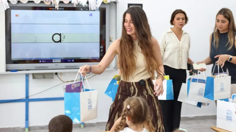 Çeşme'den İlkokul Miniklere Büyük Destek! Kırtasiye Setleri Hediye!
