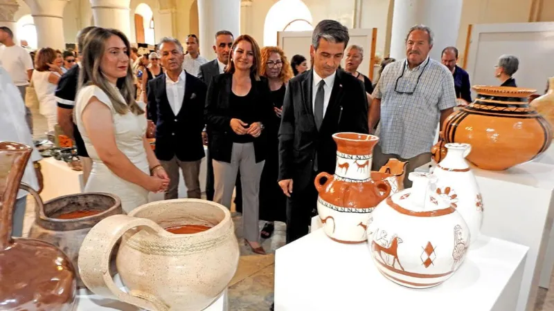 Çeşme Halk Eğitim Merkezi düzenledi: Yıl sonu sergisine yoğun ilgi