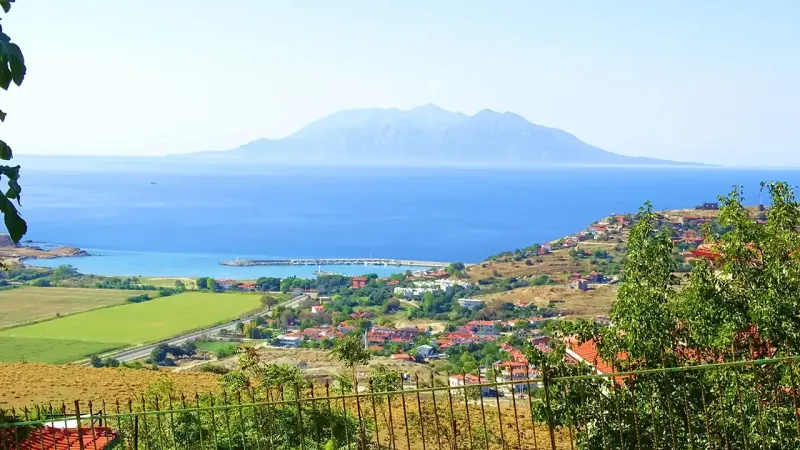 Çeşme ve Urla'dan kaçanların tercihi: Kışın sadece 3 kişi yaşıyor, taş sokakları ve manzarası ile Ege'nin cenneti