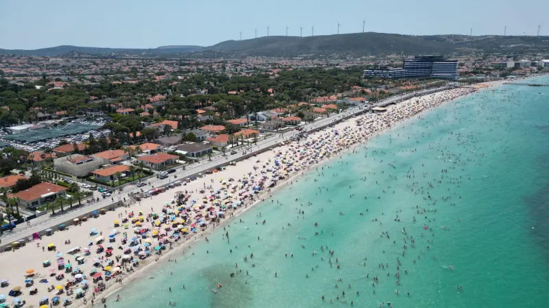 Çeşme'de bayram yoğunluğu: Tatilde oteller dolup taşacak!