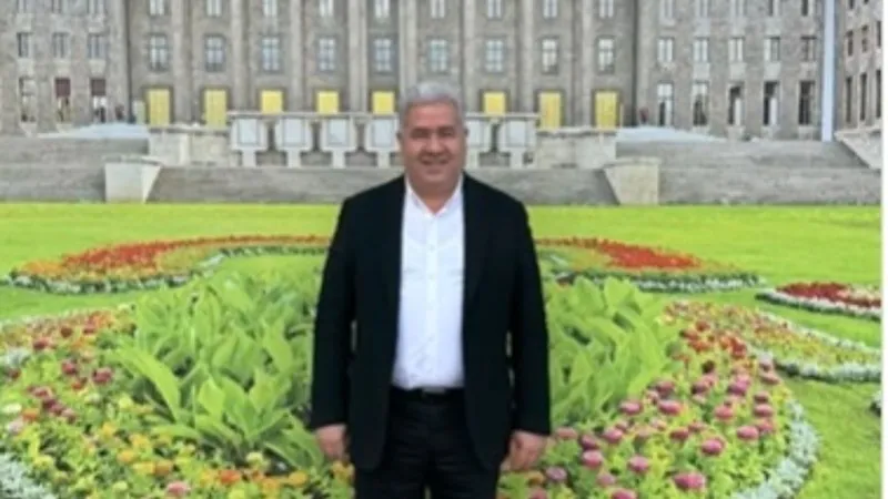 Çetin Özdemir CHP'den istifa ettiğini duyurdu: Genel merkez 3-5 çakala teslim oldu